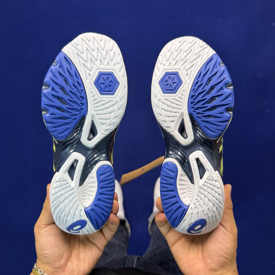 亚瑟士中帮排球🏐训练鞋！Asics Metarise 1.0树脂加工的网眼材料的鞋面结构为脚的运动提供了