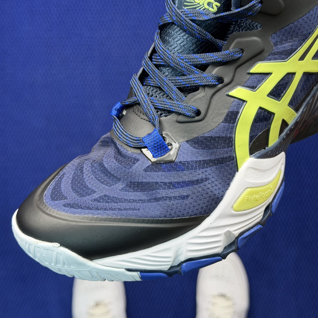 亚瑟士中帮排球🏐训练鞋！Asics Metarise 1.0树脂加工的网眼材料的鞋面结构为脚的运动提供了
