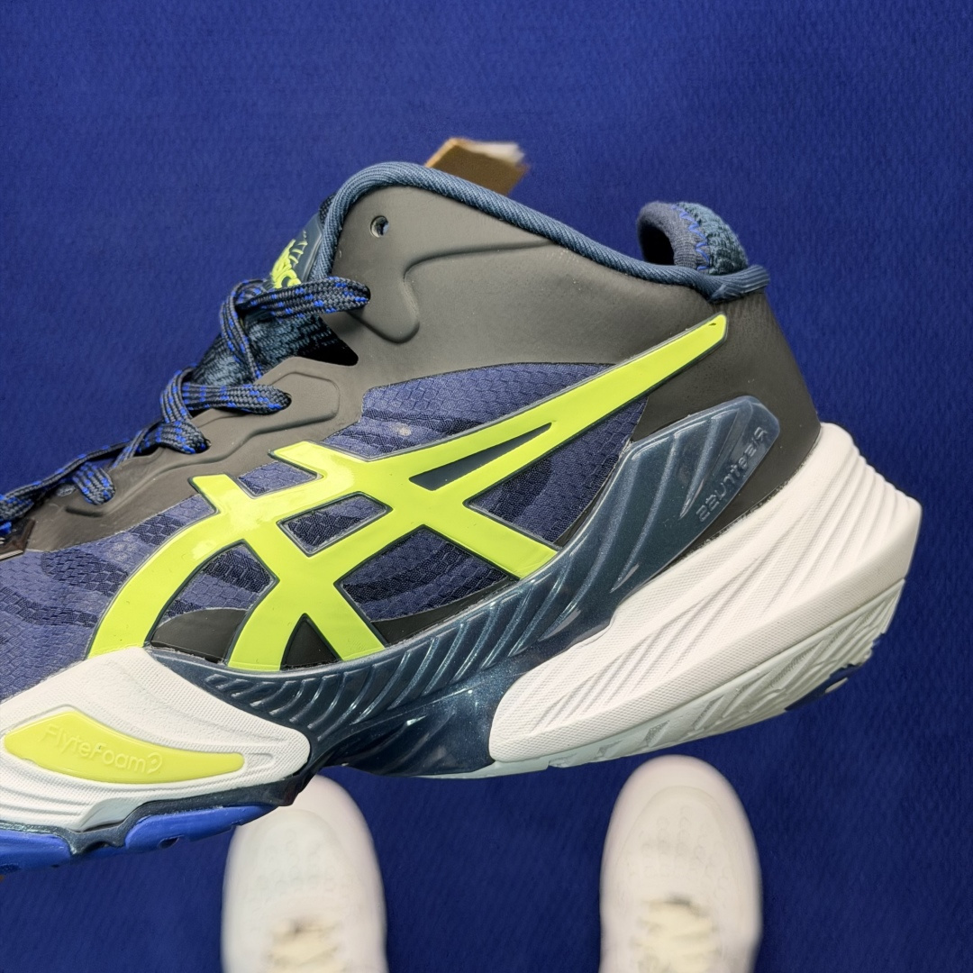 亚瑟士中帮排球🏐训练鞋！Asics Metarise 1.0树脂加工的网眼材料的鞋面结构为脚的运动提供了