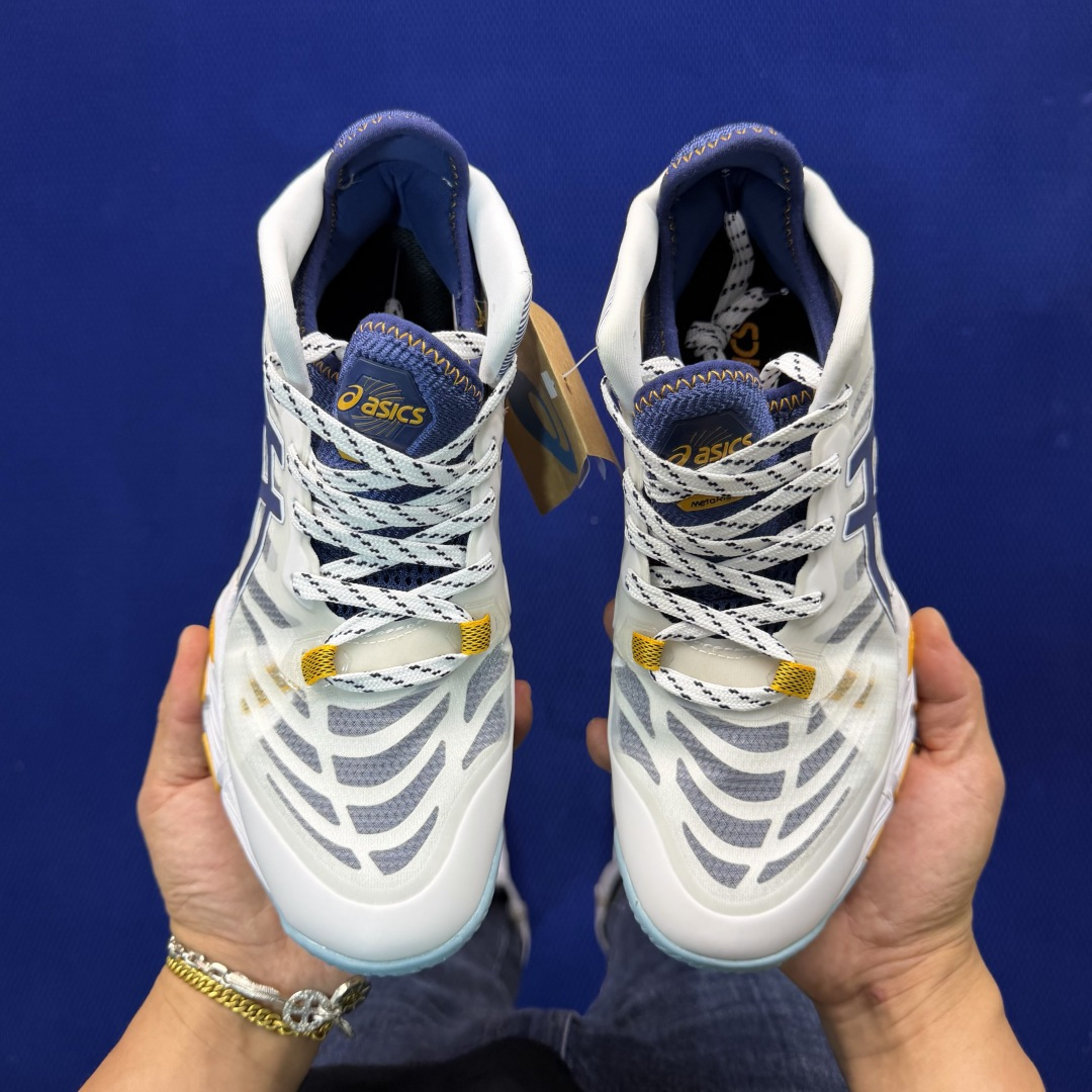 亚瑟士中帮排球🏐训练鞋！Asics Metarise 1.0树脂加工的网眼材料的鞋面结构为脚的运动提供了