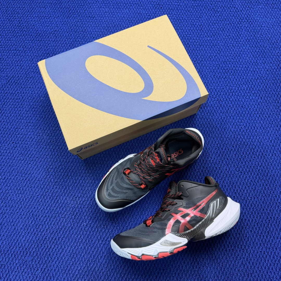 亚瑟士中帮排球🏐训练鞋！Asics Metarise 1.0树脂加工的网眼材料的鞋面结构为脚的运动提供了