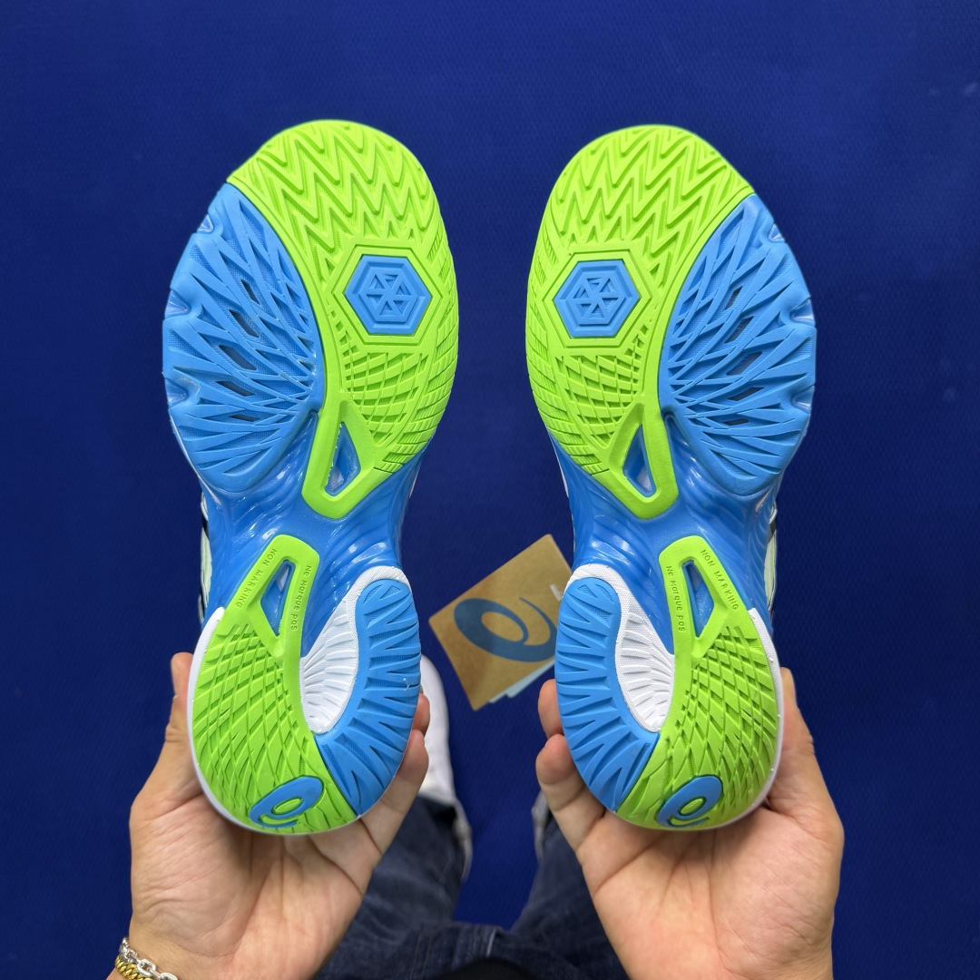 亚瑟士中帮排球🏐训练鞋！Asics Metarise 1.0树脂加工的网眼材料的鞋面结构为脚的运动提供了