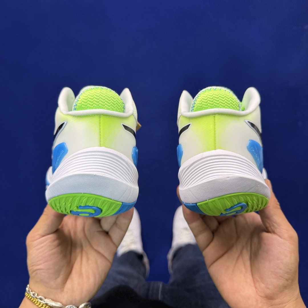 亚瑟士中帮排球🏐训练鞋！Asics Metarise 1.0树脂加工的网眼材料的鞋面结构为脚的运动提供了