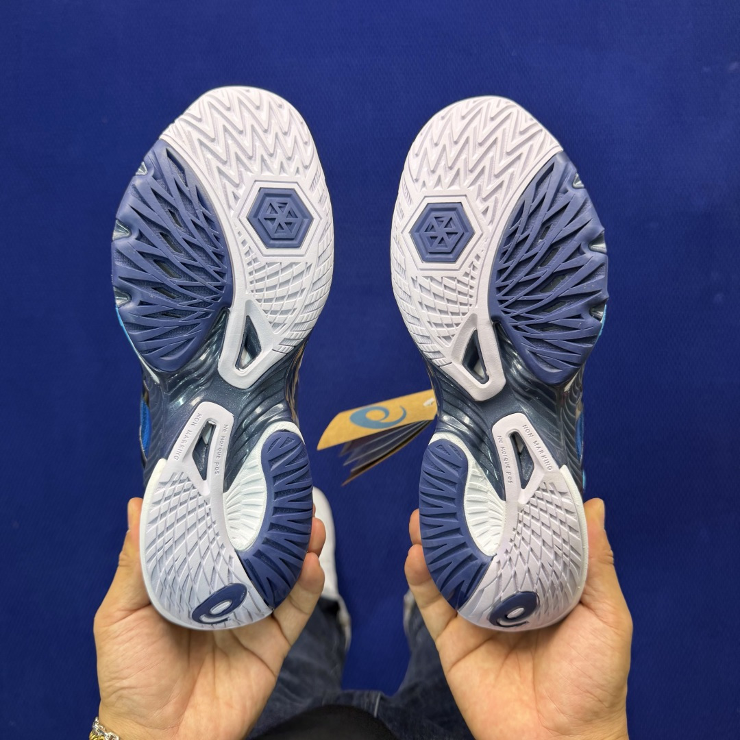 亚瑟士中帮排球🏐训练鞋！Asics Metarise 1.0树脂加工的网眼材料的鞋面结构为脚的运动提供了
