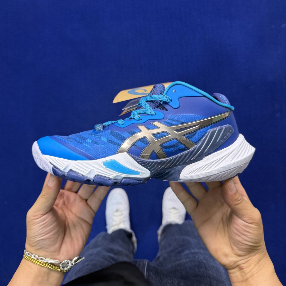 亚瑟士中帮排球🏐训练鞋！Asics Metarise 1.0树脂加工的网眼材料的鞋面结构为脚的运动提供了