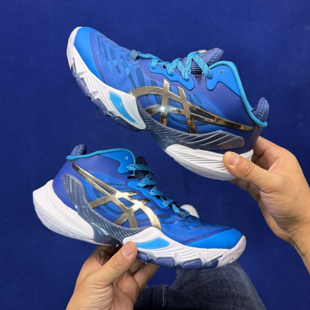 亚瑟士中帮排球🏐训练鞋！Asics Metarise 1.0树脂加工的网眼材料的鞋面结构为脚的运动提供了