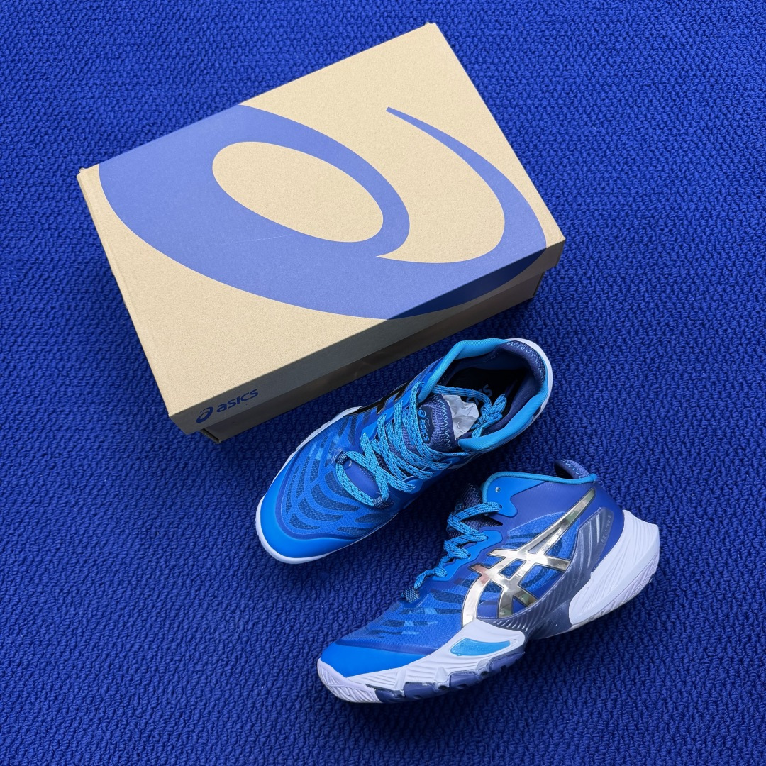 亚瑟士中帮排球🏐训练鞋！Asics Metarise 1.0树脂加工的网眼材料的鞋面结构为脚的运动提供了
