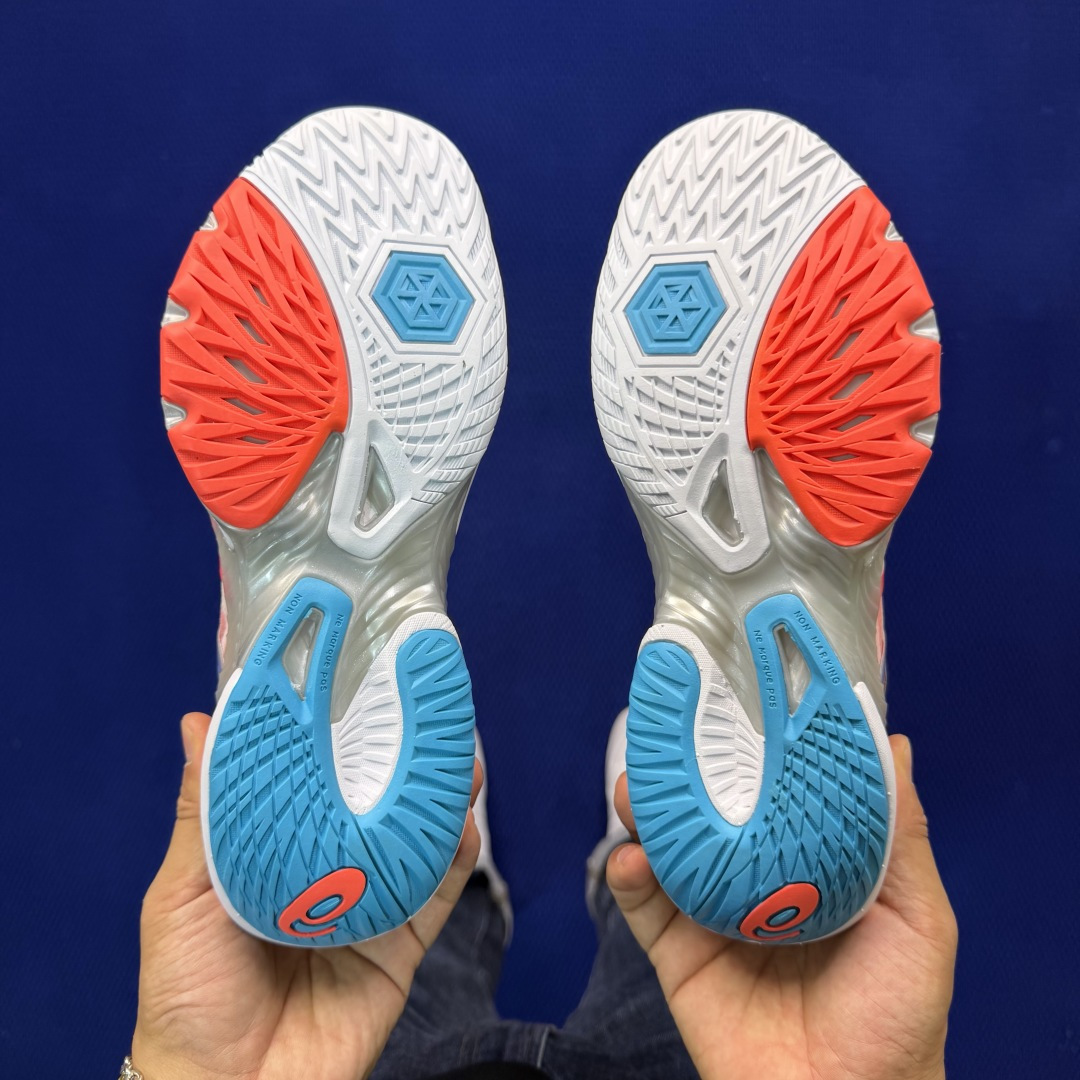 亚瑟士中帮排球🏐训练鞋！Asics Metarise 1.0树脂加工的网眼材料的鞋面结构为脚的运动提供了