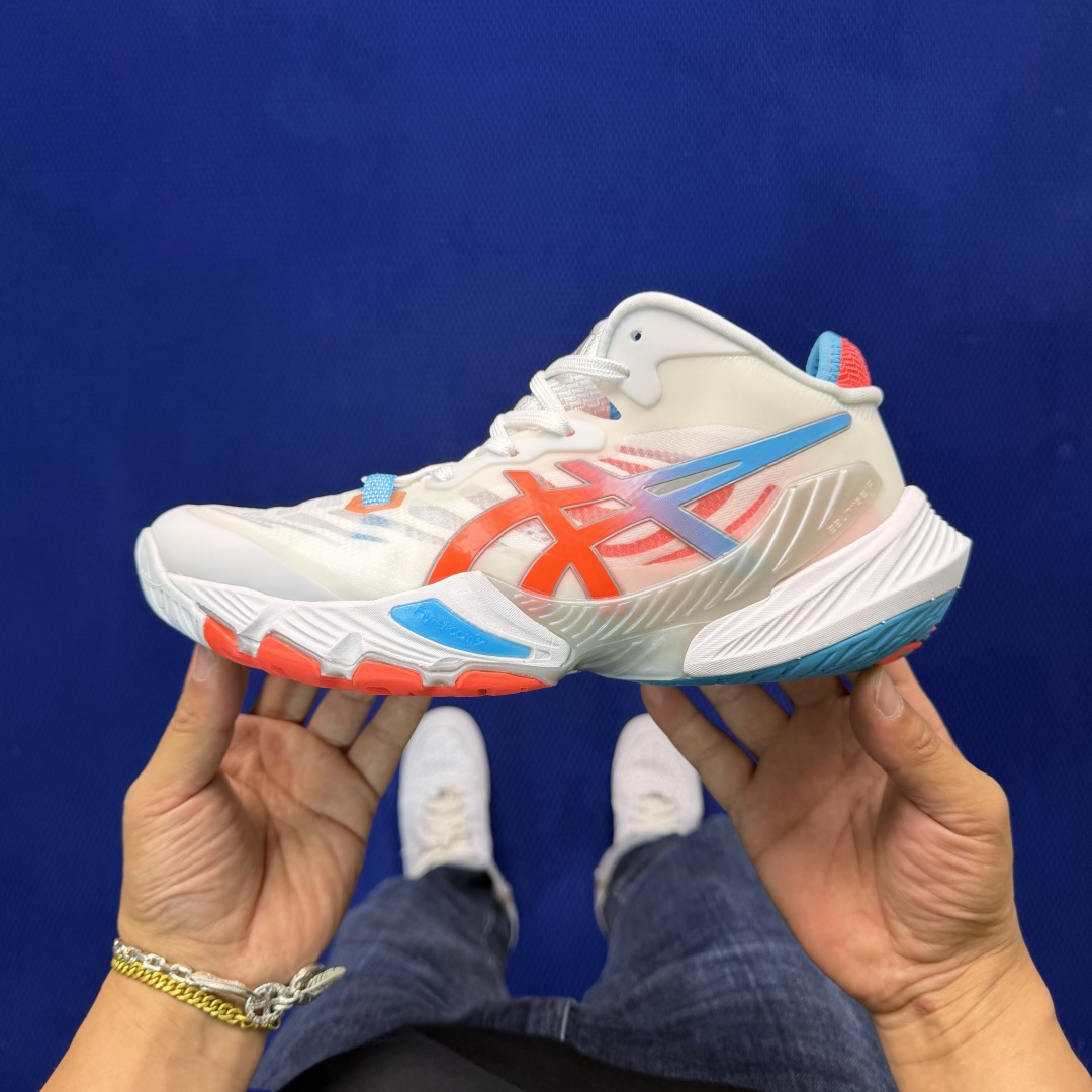 亚瑟士中帮排球🏐训练鞋！Asics Metarise 1.0树脂加工的网眼材料的鞋面结构为脚的运动提供了