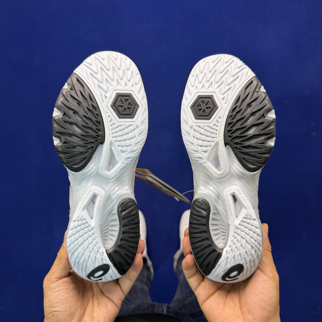 亚瑟士中帮排球🏐训练鞋！Asics Metarise 1.0树脂加工的网眼材料的鞋面结构为脚的运动提供了