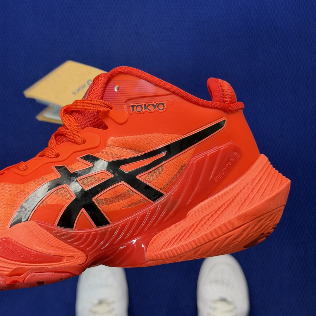 亚瑟士中帮排球🏐训练鞋！Asics Metarise 1.0树脂加工的网眼材料的鞋面结构为脚的运动提供了