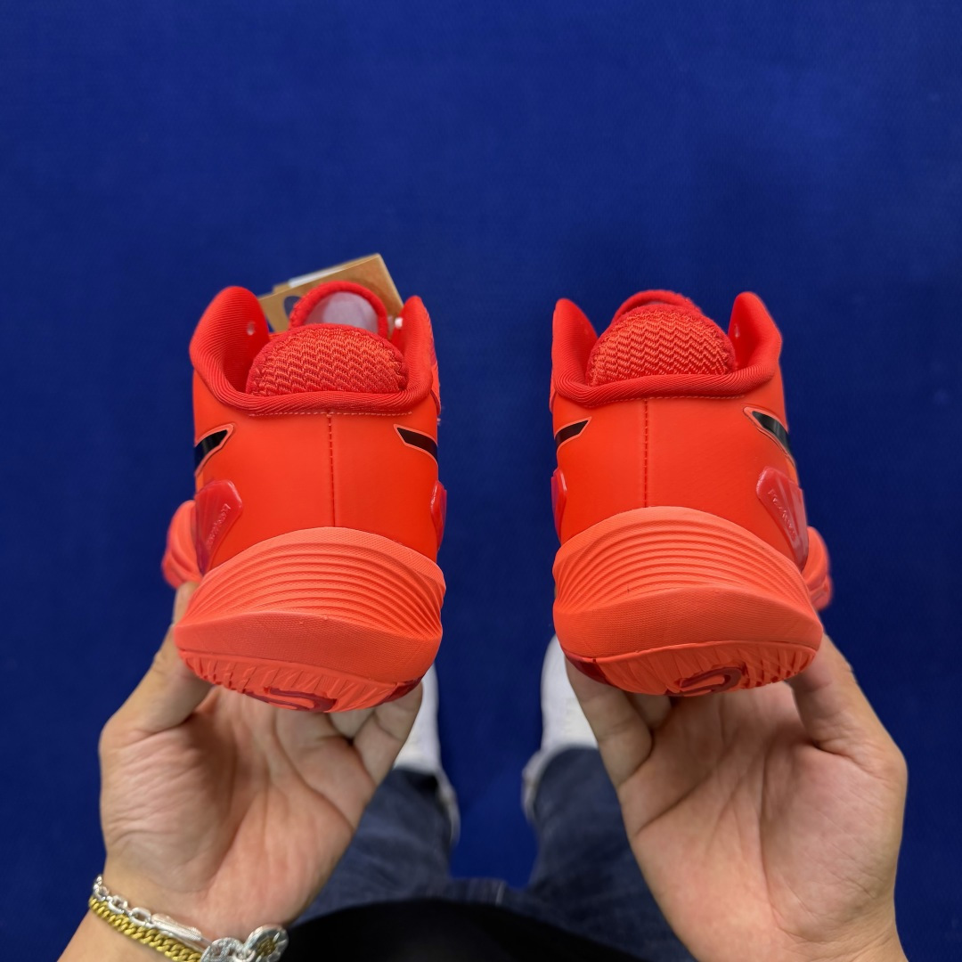 亚瑟士中帮排球🏐训练鞋！Asics Metarise 1.0树脂加工的网眼材料的鞋面结构为脚的运动提供了