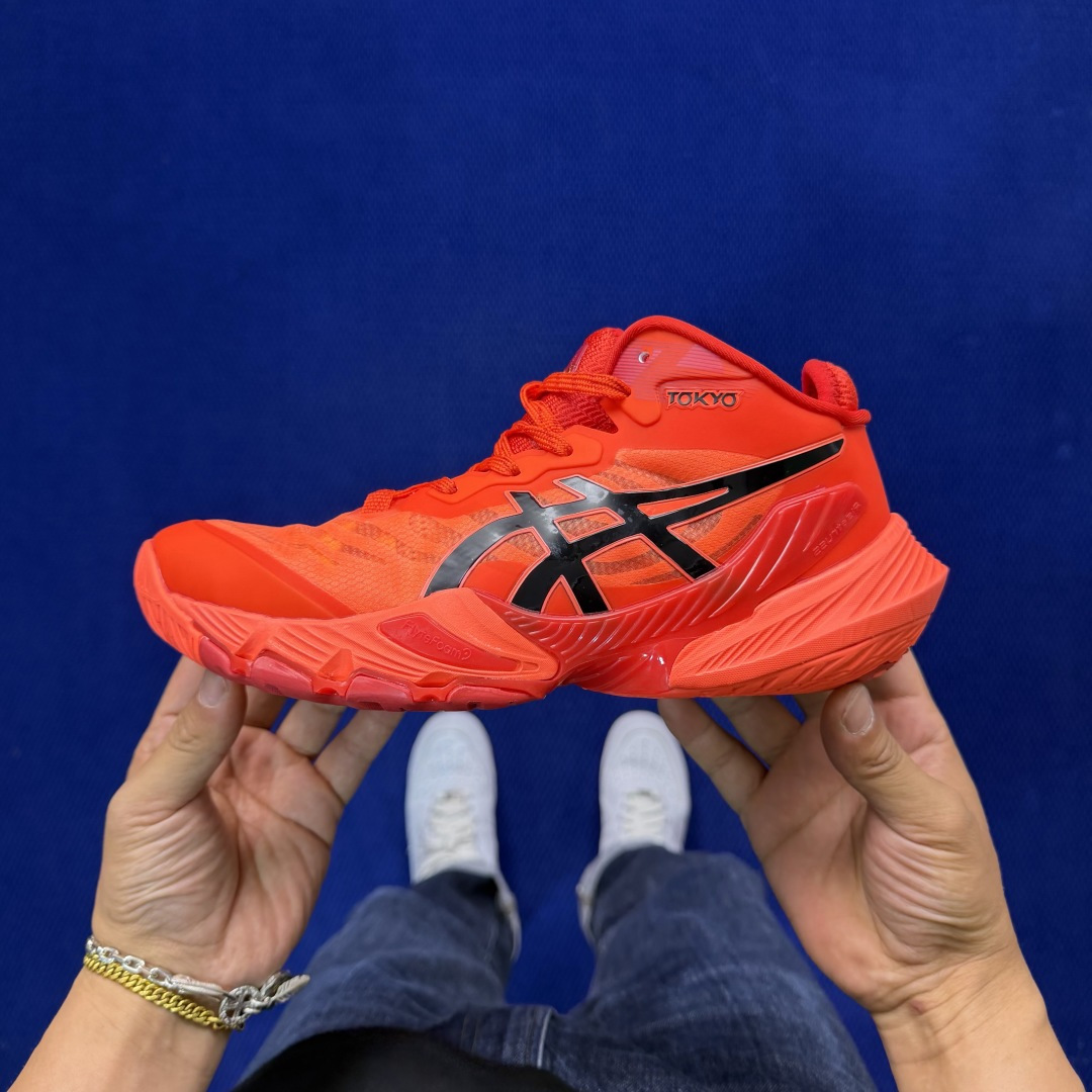 亚瑟士中帮排球🏐训练鞋！Asics Metarise 1.0树脂加工的网眼材料的鞋面结构为脚的运动提供了