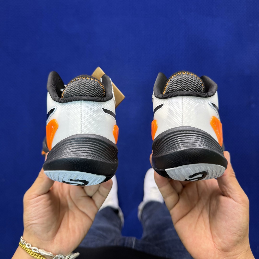 亚瑟士中帮排球🏐训练鞋！Asics Metarise 1.0树脂加工的网眼材料的鞋面结构为脚的运动提供了