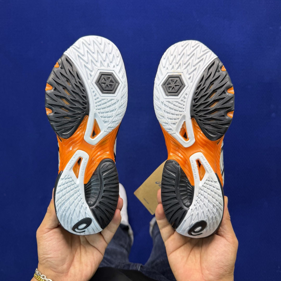 亚瑟士中帮排球🏐训练鞋！Asics Metarise 1.0树脂加工的网眼材料的鞋面结构为脚的运动提供了