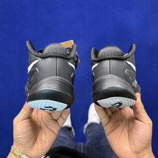 亚瑟士中帮排球🏐训练鞋!Asics Metarise 1.0树脂加工的网眼材料的鞋面结构为脚的运动提供了 亚瑟士中帮排球🏐训练鞋!Asics Metarise 1.0树脂加工的网眼材料的鞋面结构为脚的运动提供了