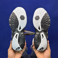 亚瑟士中帮排球🏐训练鞋!Asics Metarise 1.0树脂加工的网眼材料的鞋面结构为脚的运动提供了 亚瑟士中帮排球🏐训练鞋!Asics Metarise 1.0树脂加工的网眼材料的鞋面结构为脚的运动提供了