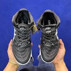 亚瑟士中帮排球🏐训练鞋!Asics Metarise 1.0树脂加工的网眼材料的鞋面结构为脚的运动提供了 亚瑟士中帮排球🏐训练鞋!Asics Metarise 1.0树脂加工的网眼材料的鞋面结构为脚的运动提供了