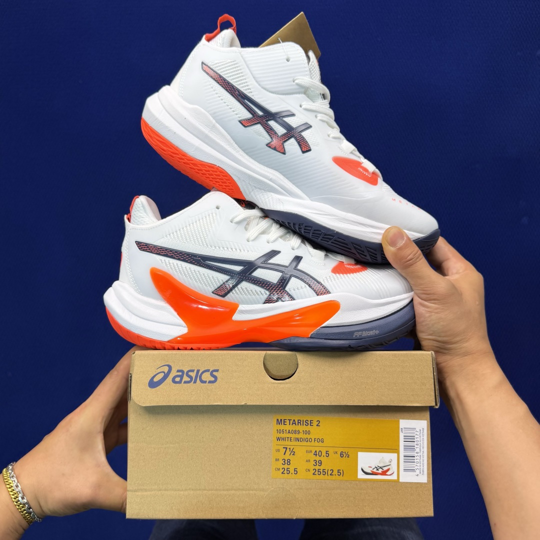 亚瑟士中帮训练鞋！Asics Metarise 2.0树脂加工的网眼材料的鞋面结构为脚的运动提供了耐用性