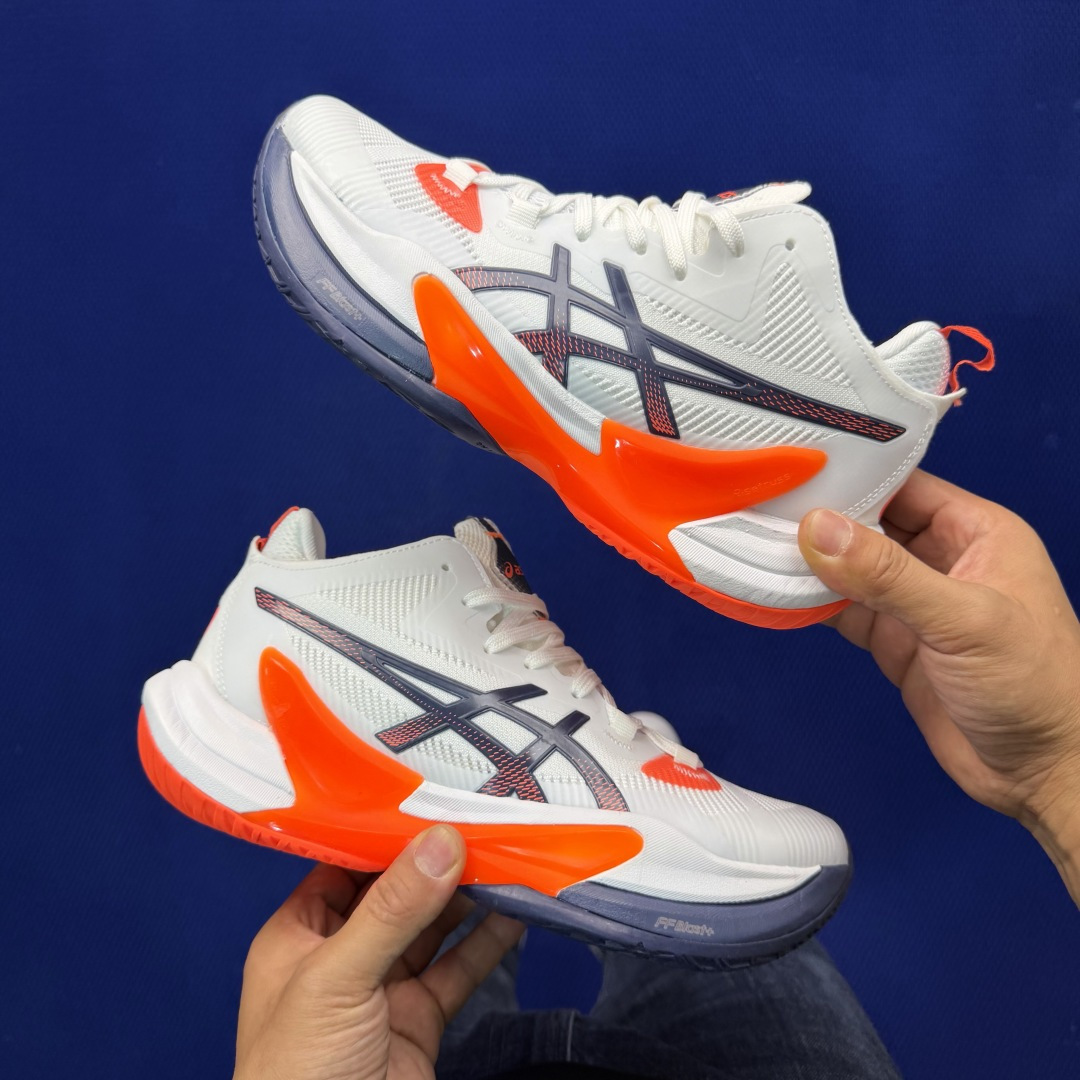 亚瑟士中帮训练鞋！Asics Metarise 2.0树脂加工的网眼材料的鞋面结构为脚的运动提供了耐用性