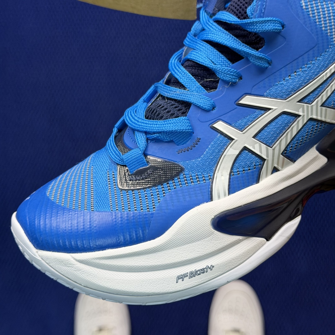 亚瑟士中帮训练鞋！Asics Metarise 2.0树脂加工的网眼材料的鞋面结构为脚的运动提供了耐用性