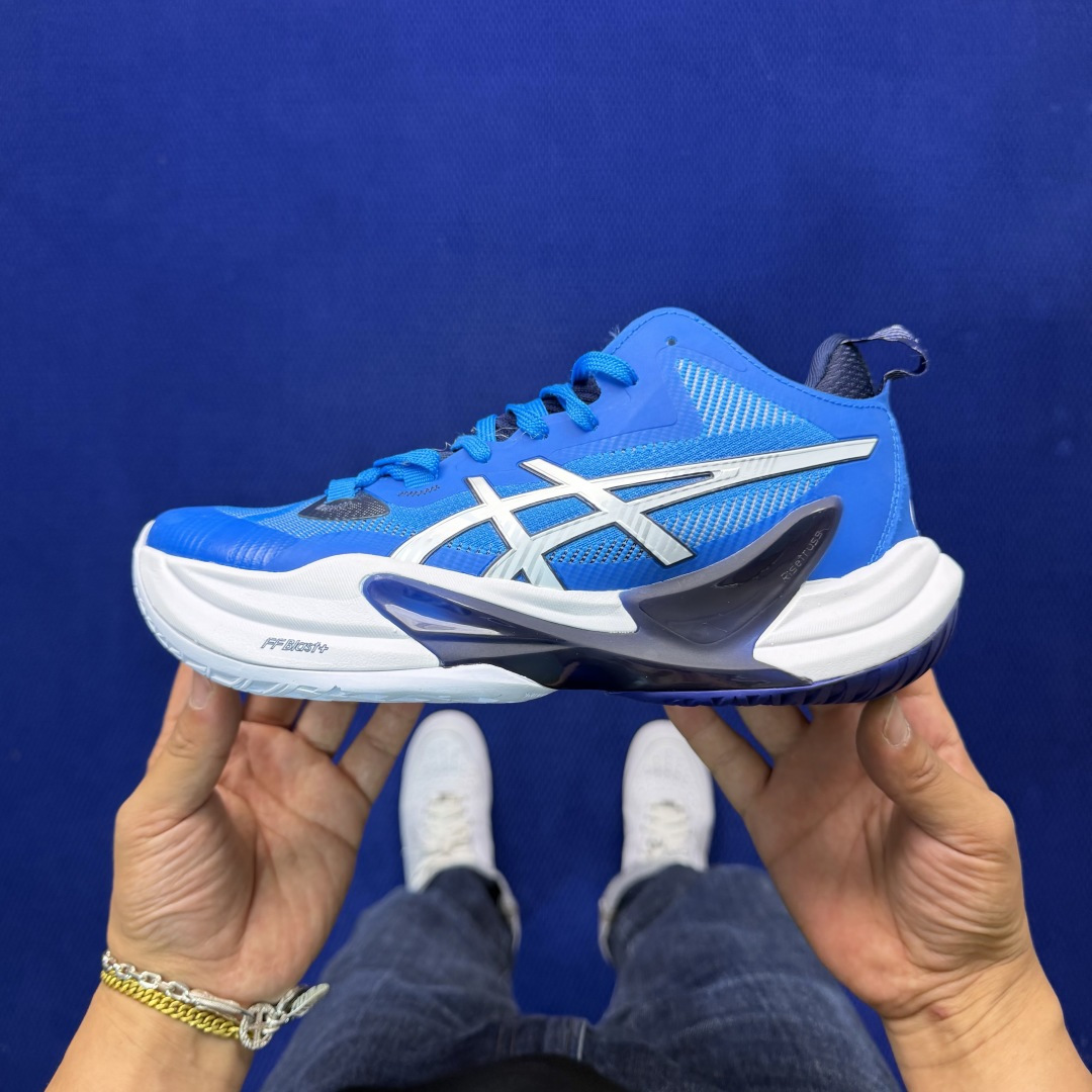 亚瑟士中帮训练鞋！Asics Metarise 2.0树脂加工的网眼材料的鞋面结构为脚的运动提供了耐用性