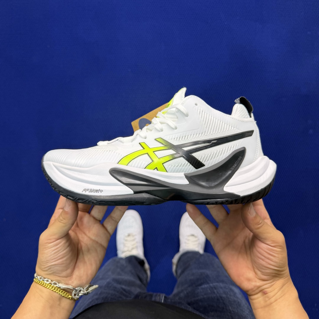 亚瑟士中帮训练鞋！Asics Metarise 2.0树脂加工的网眼材料的鞋面结构为脚的运动提供了耐用性