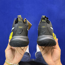亚瑟士中帮训练鞋!Asics Metarise 2.0树脂加工的网眼材料的鞋面结构为脚的运动提供了耐用性 亚瑟士中帮训练鞋!Asics Metarise 2.0树脂加工的网眼材料的鞋面结构为脚的运动提供了耐用性