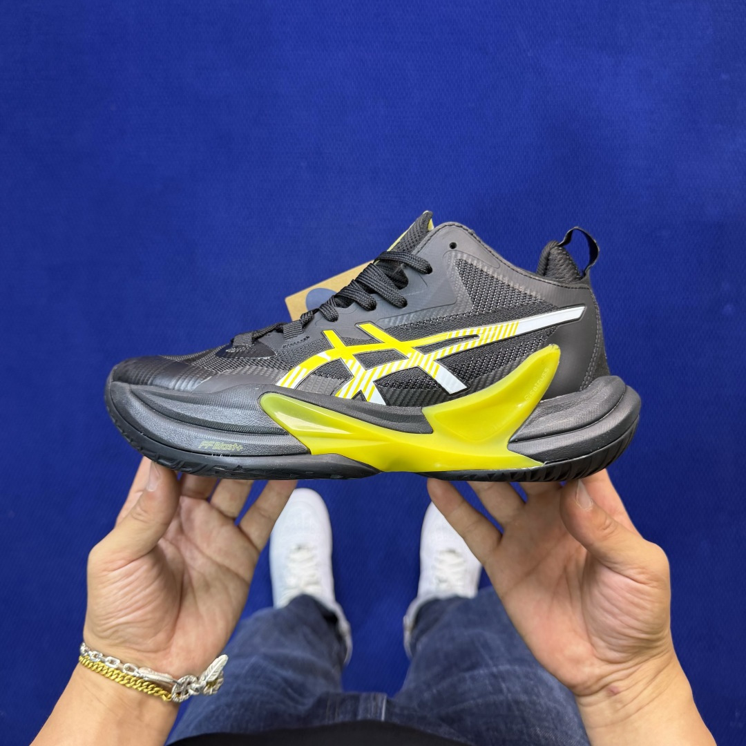 亚瑟士中帮训练鞋！Asics Metarise 2.0树脂加工的网眼材料的鞋面结构为脚的运动提供了耐用性