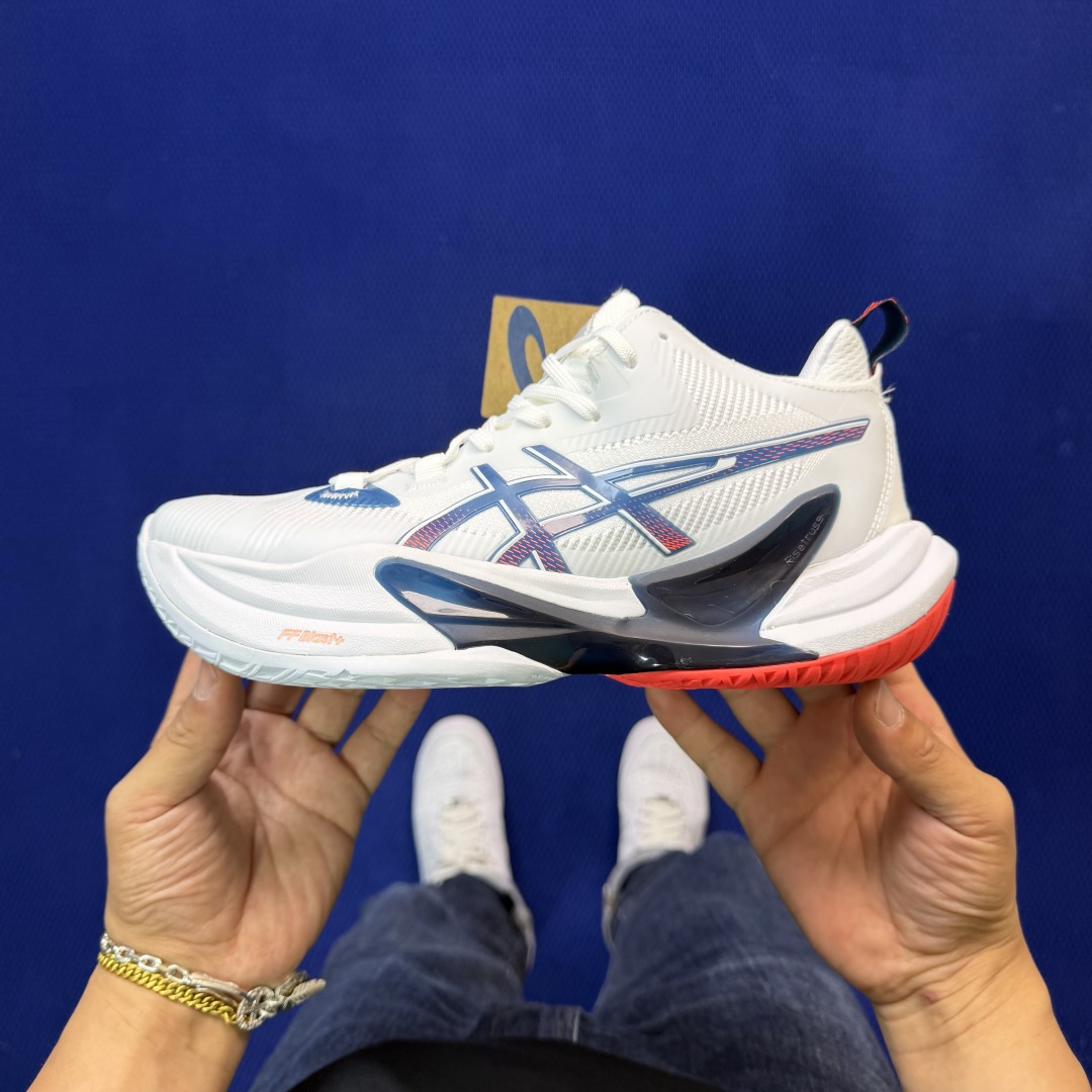 亚瑟士中帮训练鞋！Asics Metarise 2.0树脂加工的网眼材料的鞋面结构为脚的运动提供了耐用性