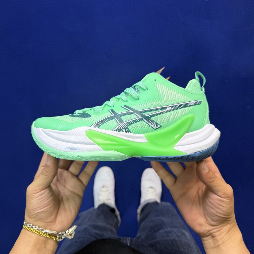 亚瑟士中帮训练鞋！Asics Metarise 2.0树脂加工的网眼材料的鞋面结构为脚的运动提供了耐用性