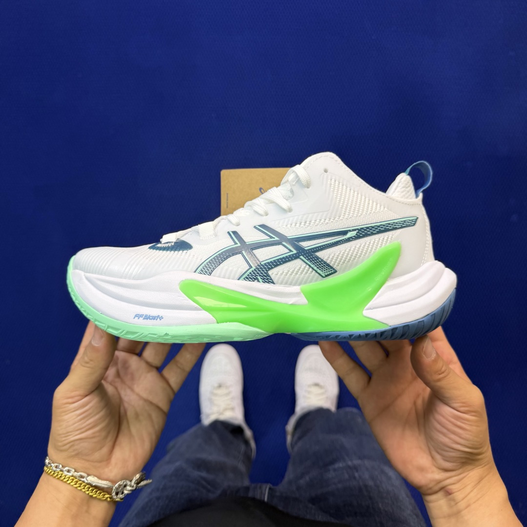 亚瑟士中帮训练鞋！Asics Metarise 2.0树脂加工的网眼材料的鞋面结构为脚的运动提供了耐用性