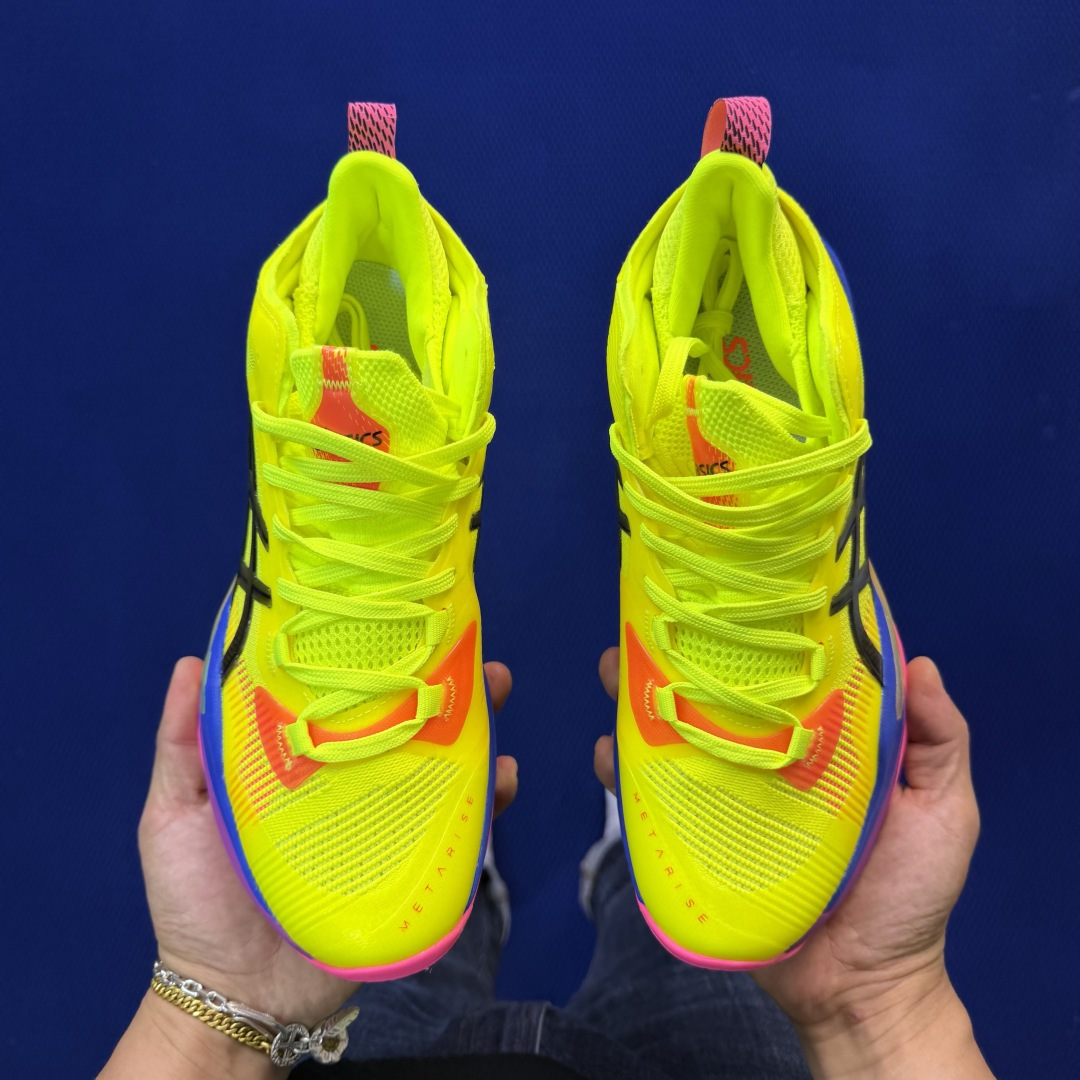 亚瑟士中帮训练鞋！Asics Metarise 2.0树脂加工的网眼材料的鞋面结构为脚的运动提供了耐用性