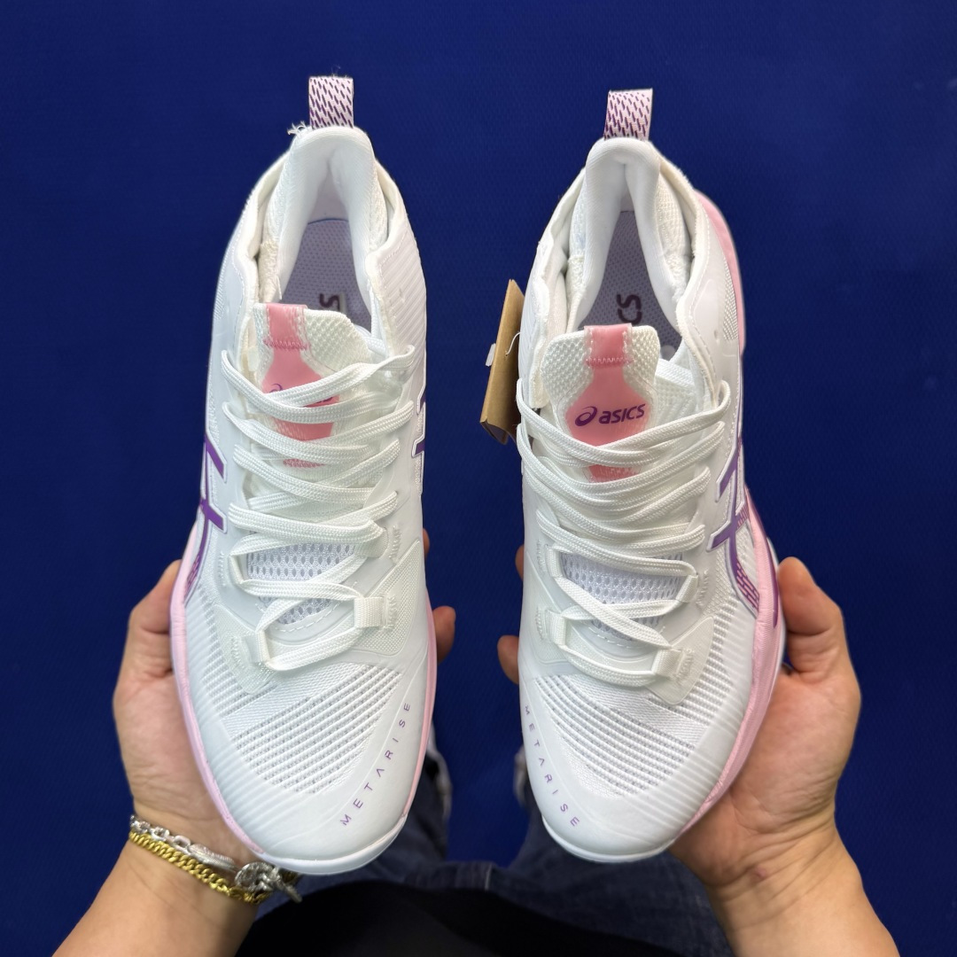 亚瑟士中帮训练鞋！Asics Metarise 2.0树脂加工的网眼材料的鞋面结构为脚的运动提供了耐用性