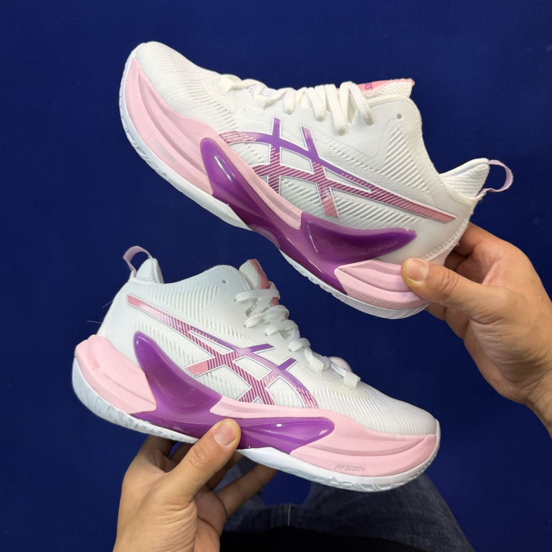 亚瑟士中帮训练鞋！Asics Metarise 2.0树脂加工的网眼材料的鞋面结构为脚的运动提供了耐用性