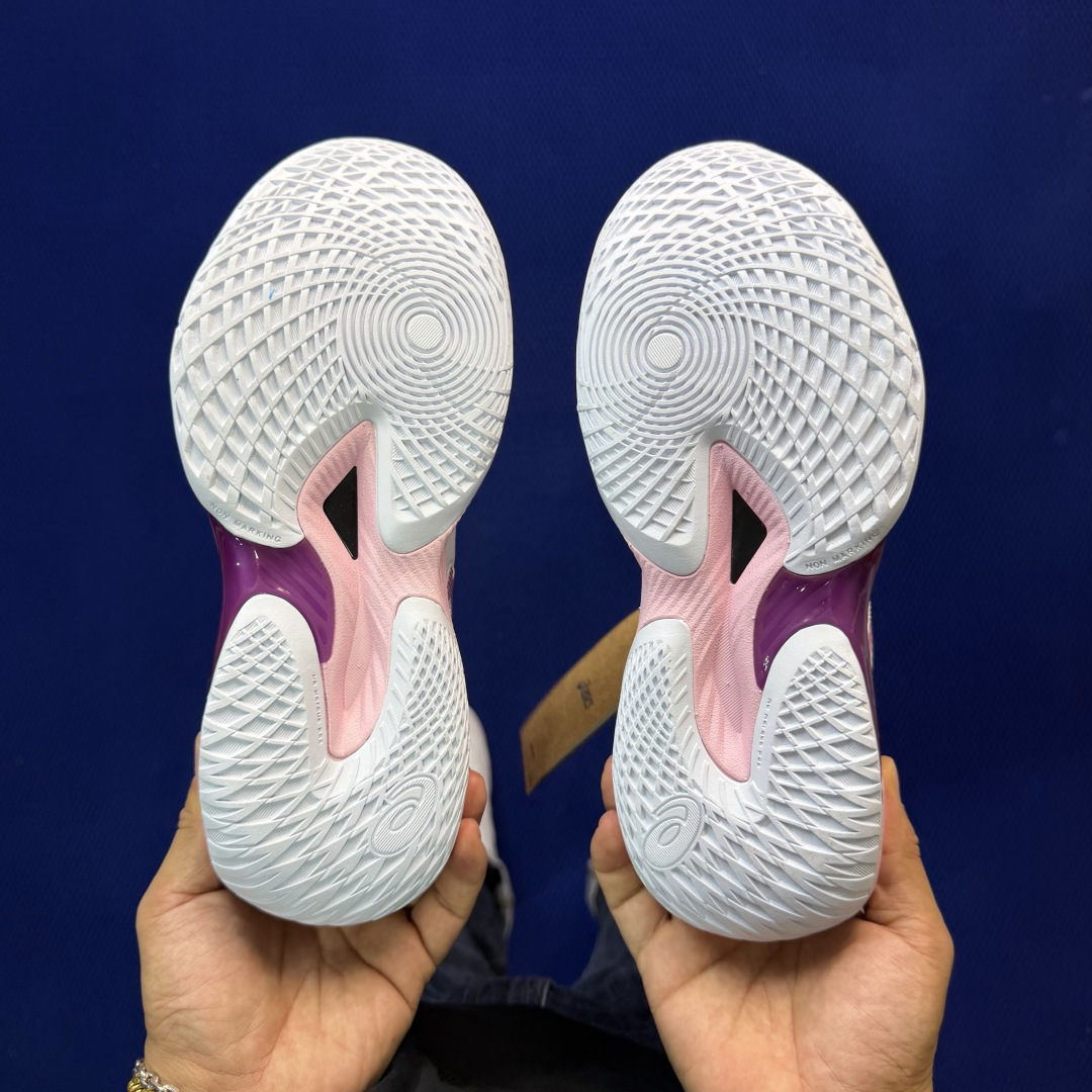 亚瑟士中帮训练鞋！Asics Metarise 2.0树脂加工的网眼材料的鞋面结构为脚的运动提供了耐用性