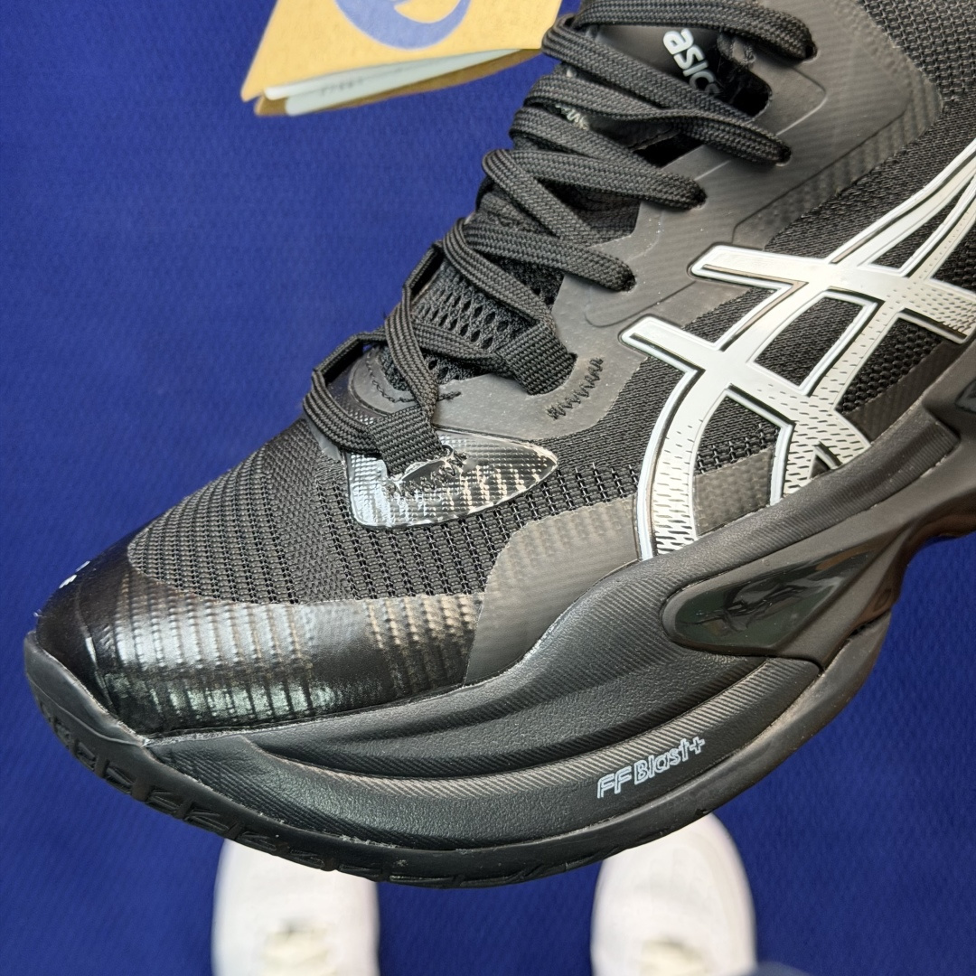 亚瑟士中帮训练鞋！Asics Metarise 2.0树脂加工的网眼材料的鞋面结构为脚的运动提供了耐用性