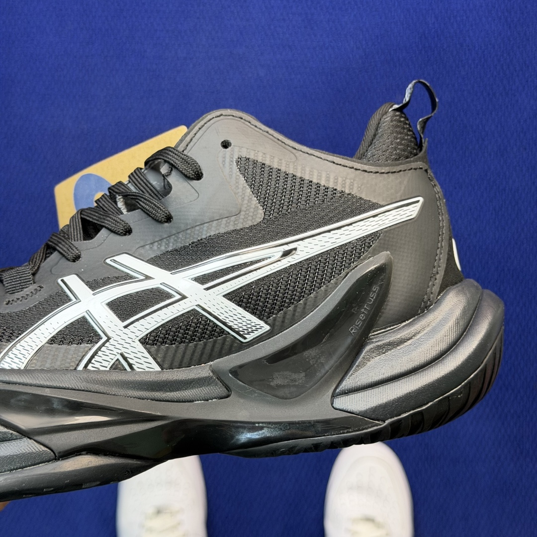 亚瑟士中帮训练鞋！Asics Metarise 2.0树脂加工的网眼材料的鞋面结构为脚的运动提供了耐用性