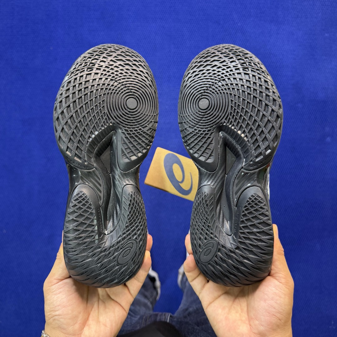亚瑟士中帮训练鞋！Asics Metarise 2.0树脂加工的网眼材料的鞋面结构为脚的运动提供了耐用性