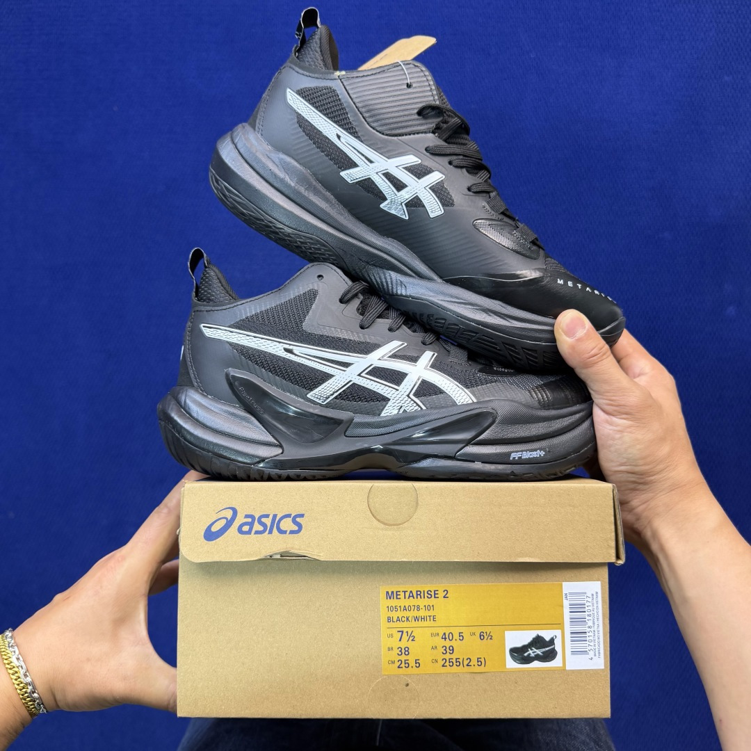 亚瑟士中帮训练鞋！Asics Metarise 2.0树脂加工的网眼材料的鞋面结构为脚的运动提供了耐用性