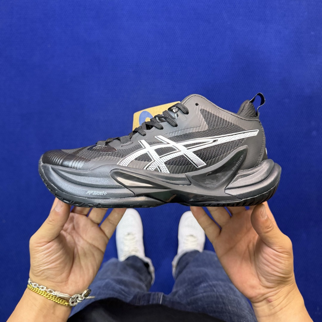 亚瑟士中帮训练鞋！Asics Metarise 2.0树脂加工的网眼材料的鞋面结构为脚的运动提供了耐用性