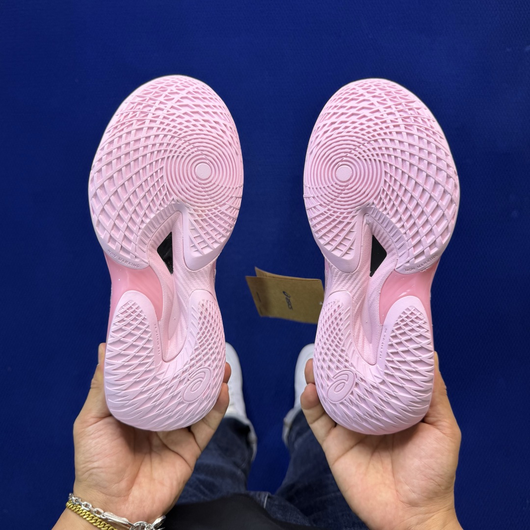亚瑟士中帮训练鞋！Asics Metarise 2.0树脂加工的网眼材料的鞋面结构为脚的运动提供了耐用性