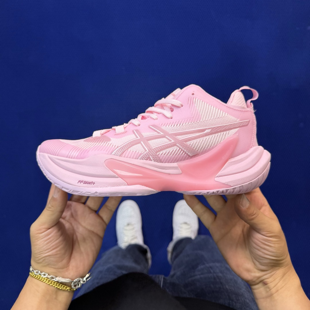 亚瑟士中帮训练鞋！Asics Metarise 2.0树脂加工的网眼材料的鞋面结构为脚的运动提供了耐用性