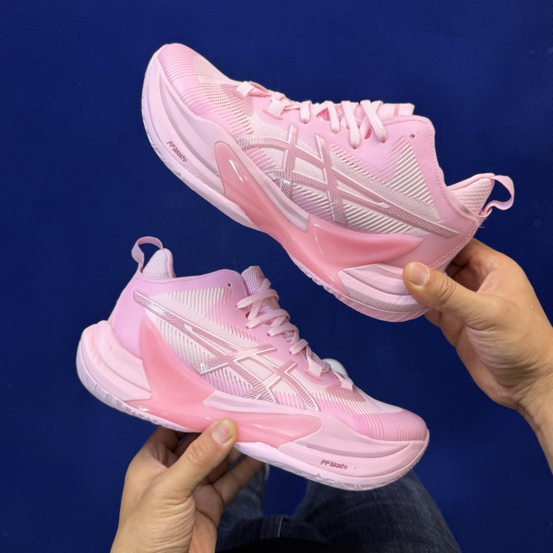 亚瑟士中帮训练鞋！Asics Metarise 2.0树脂加工的网眼材料的鞋面结构为脚的运动提供了耐用性