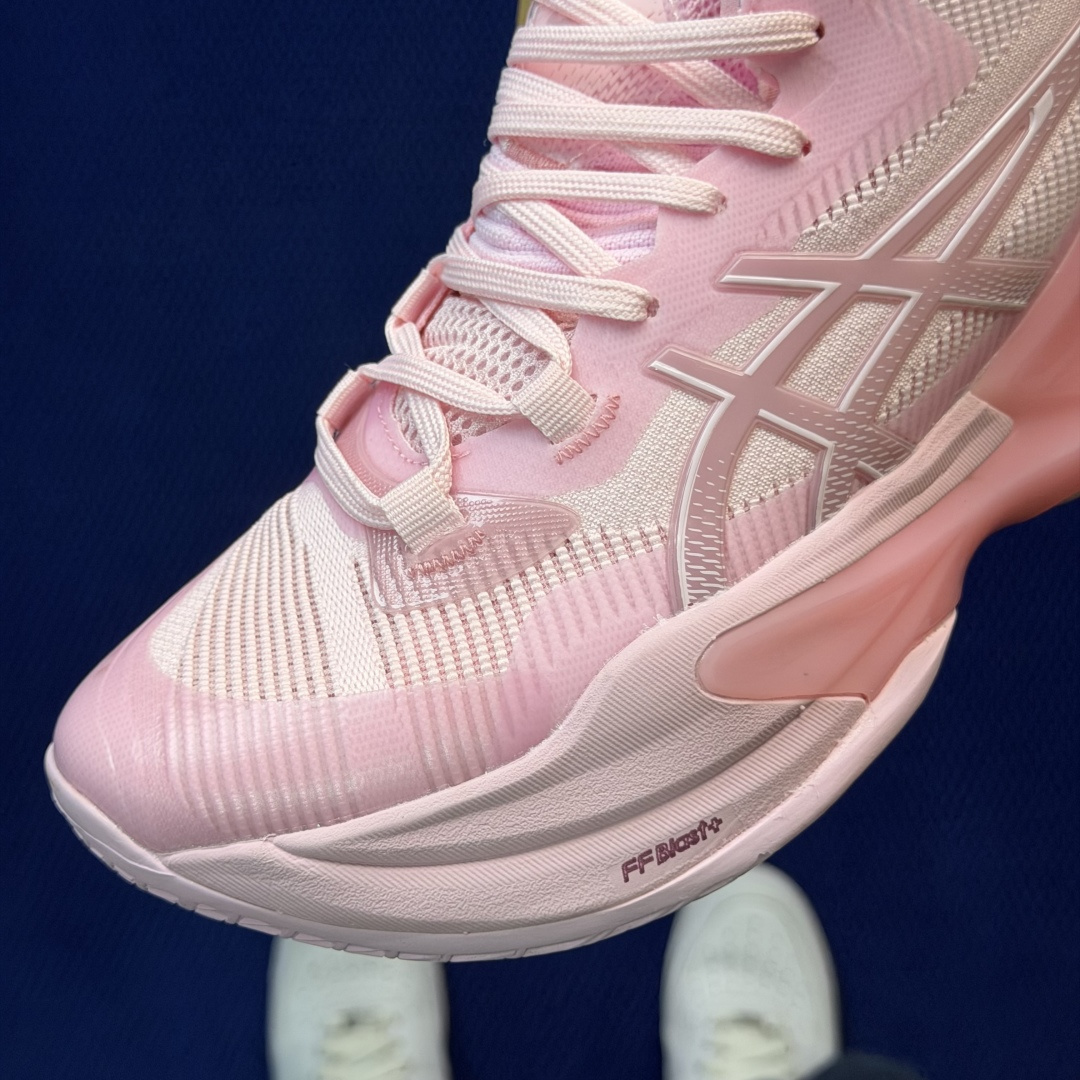 亚瑟士中帮训练鞋！Asics Metarise 2.0树脂加工的网眼材料的鞋面结构为脚的运动提供了耐用性