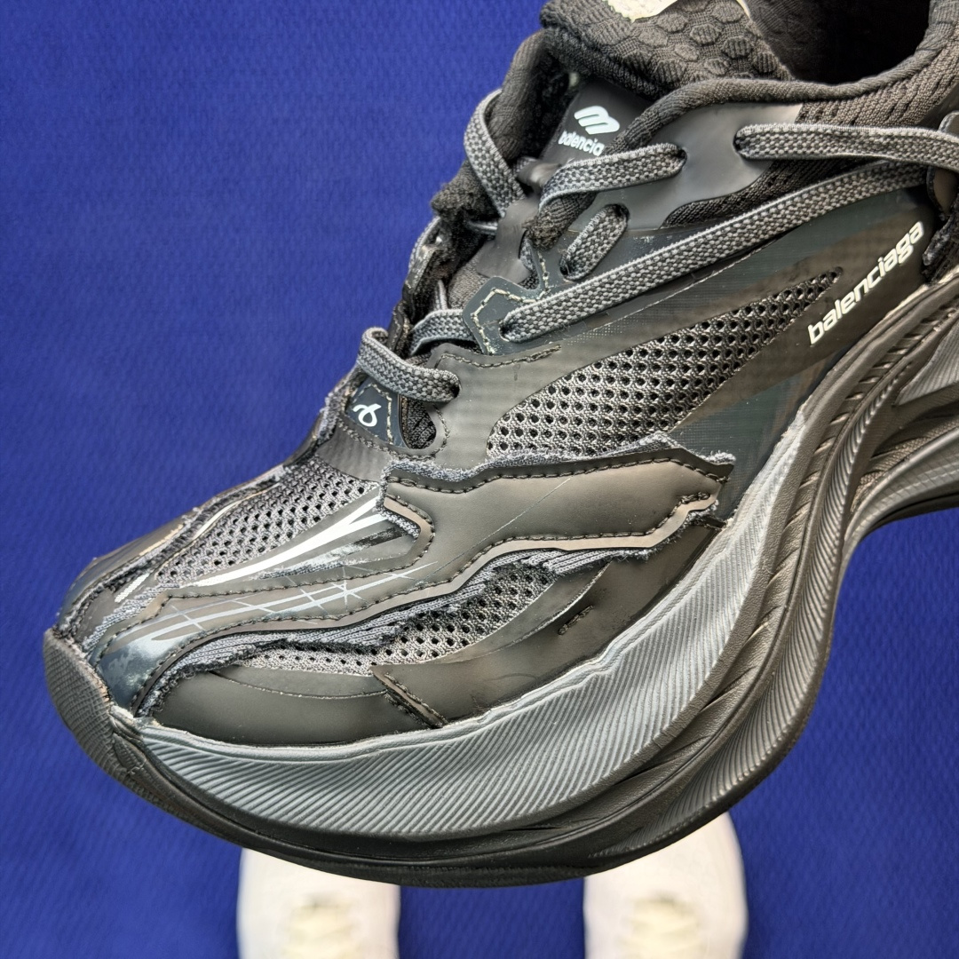 巴黎世家26代 Balenciaga巴黎世家 Jet 压纹印花 圆头厚底4.25cm 低帮 老爹鞋 黑色