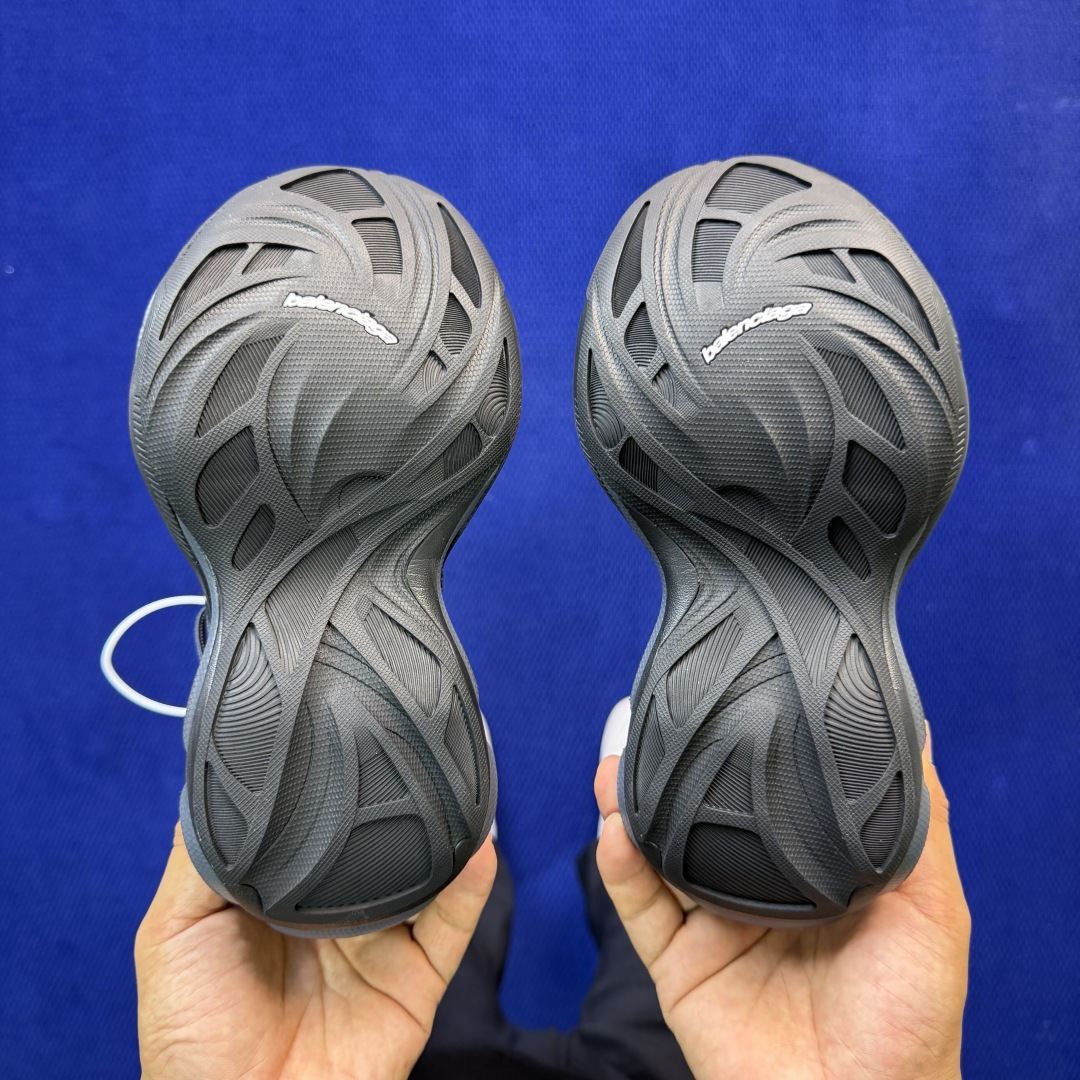 巴黎世家26代 Balenciaga巴黎世家 Jet 压纹印花 圆头厚底4.25cm 低帮 老爹鞋 黑色