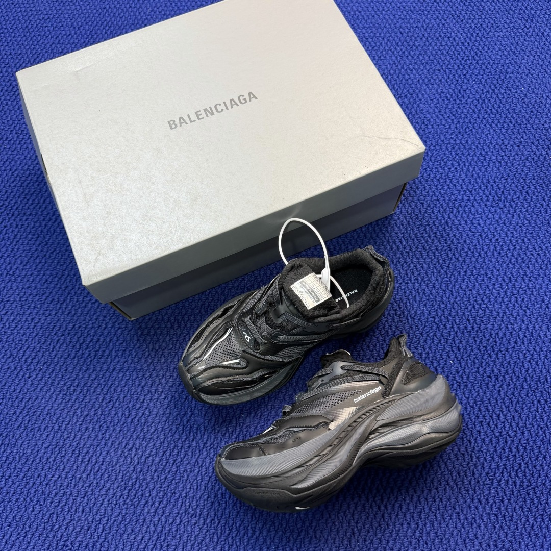 巴黎世家26代 Balenciaga巴黎世家 Jet 压纹印花 圆头厚底4.25cm 低帮 老爹鞋 黑色