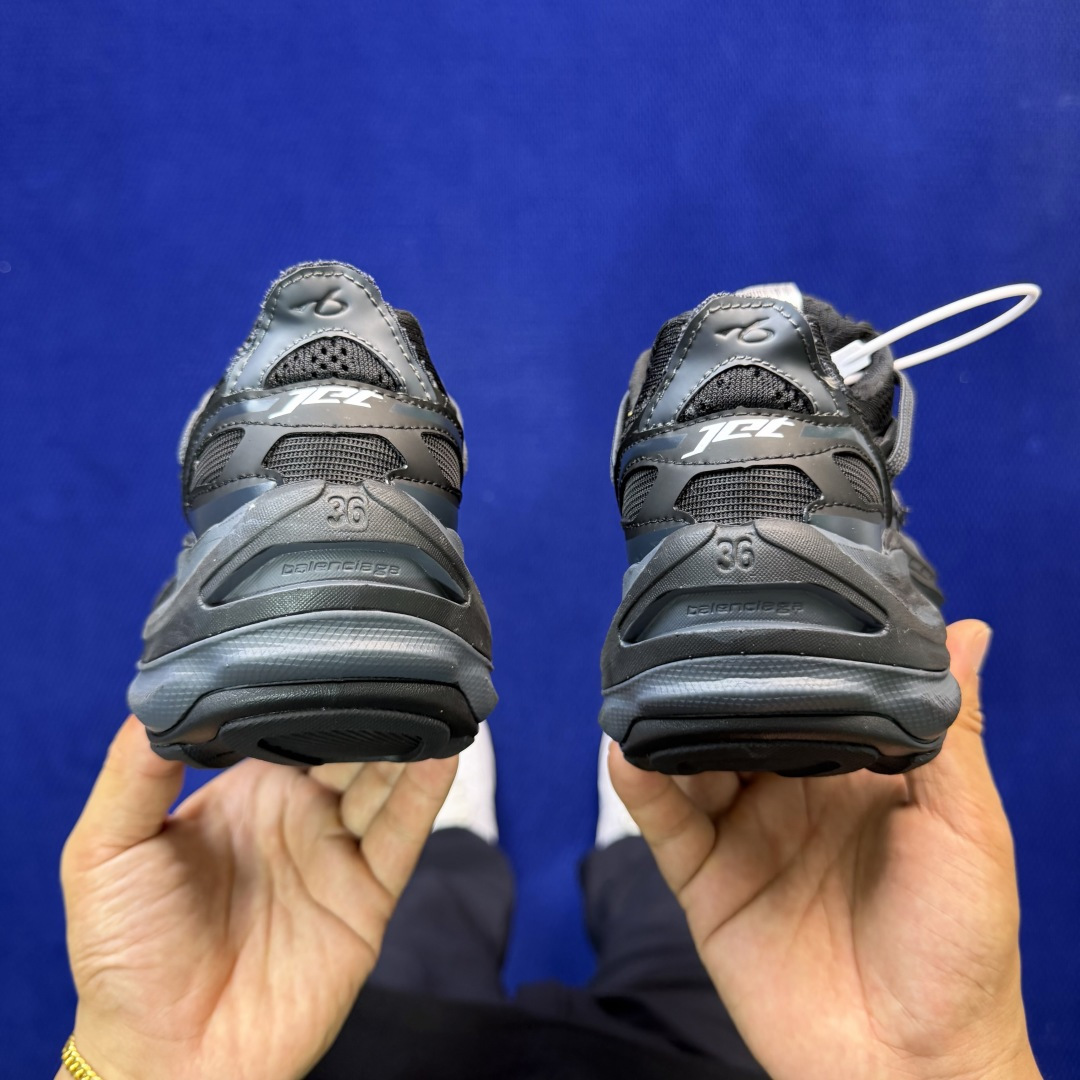 巴黎世家26代 Balenciaga巴黎世家 Jet 压纹印花 圆头厚底4.25cm 低帮 老爹鞋 黑色