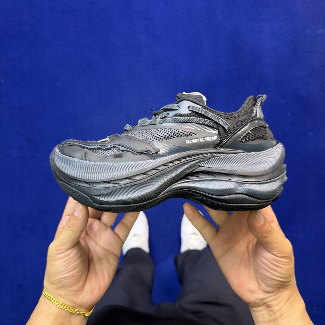 巴黎世家26代 Balenciaga巴黎世家 Jet 压纹印花 圆头厚底4.25cm 低帮 老爹鞋 黑色